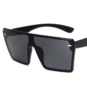 Women’s Oversized square sunglasses 🕶